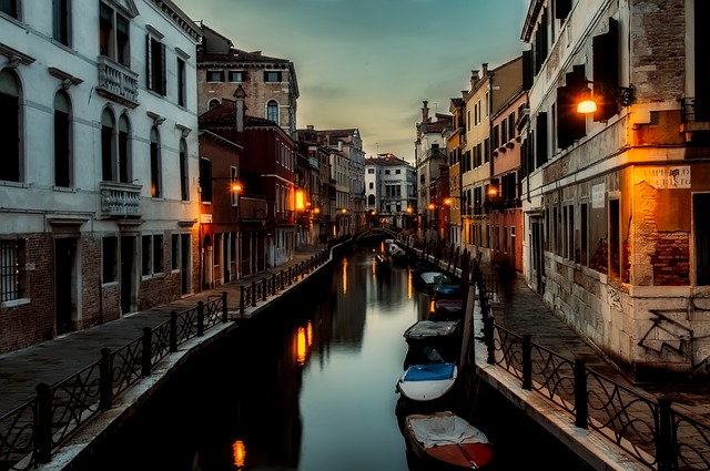 večerní Benátky