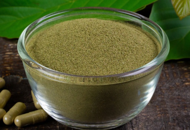 nádobka s kratomem